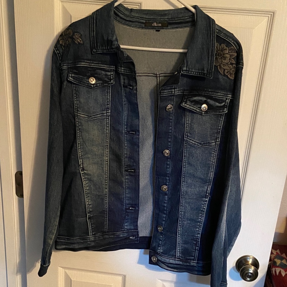 Cute denim jacket. Excellent condition like new.